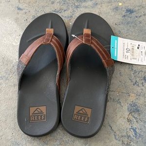 Never been worn Men’s Reefs